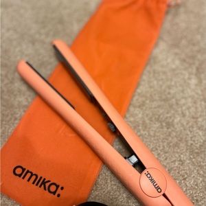 Amika mini flat iron
